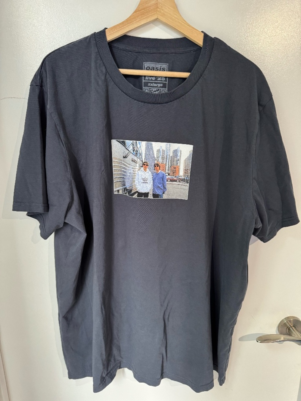 Oasis Live '25 Detroit Bus Photo T-Shirt Faded Black